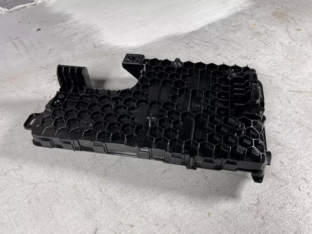 ⭕20-24 Tesla Model Y Right Low Voltage Controller Electronic Module 1657650-00-C