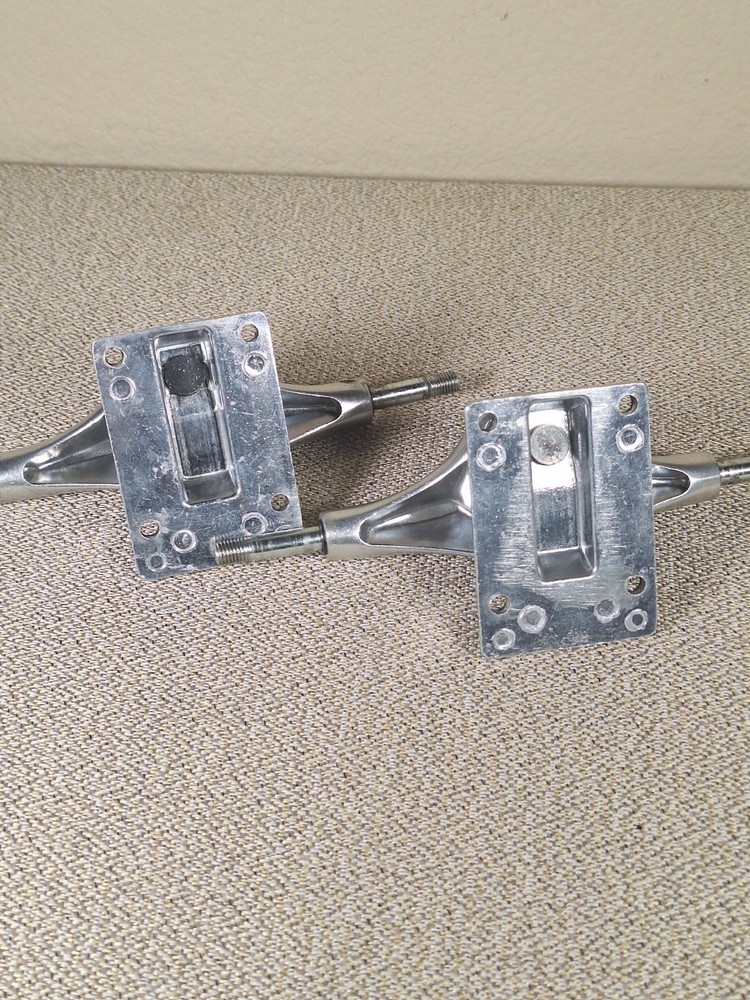 Darkstar Skateboard Trucks - Great Condition