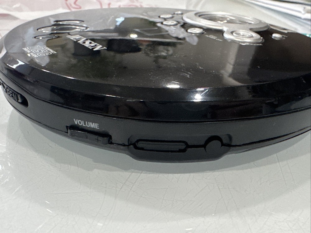 Jensen CD-60C Portable CD Player Silver Black Fully Functional Walkman 2009