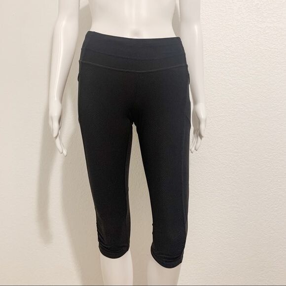 Athleta XS Black Crop Athletic Leggings