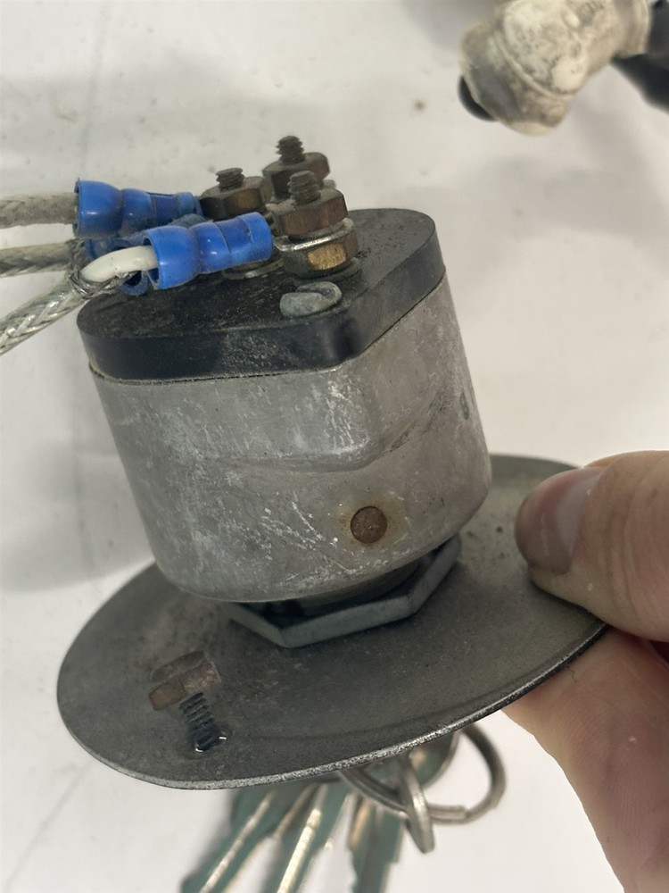 Luscombe Model 8 Bendix 10-357290-1 B mag magneto ignition switch