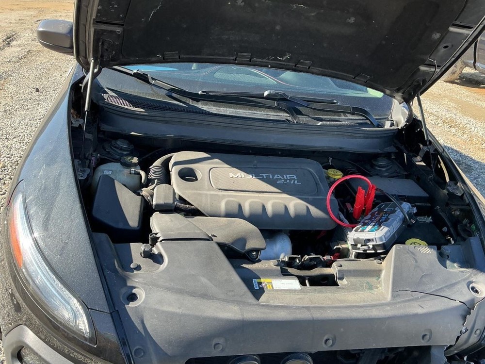 CHEROKEE 2015 Glove Box 4955911