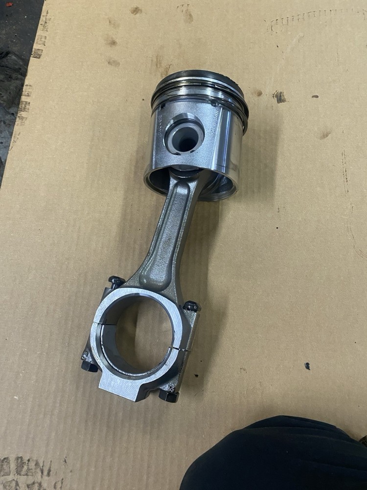 2009 8.3 ISL Cummins Connecting Rod ML1N19