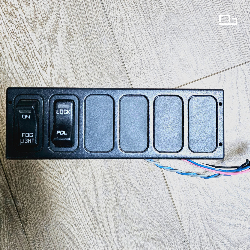 Used International DuraStar 4300 Switch Panel Dash Panel P/N 32289