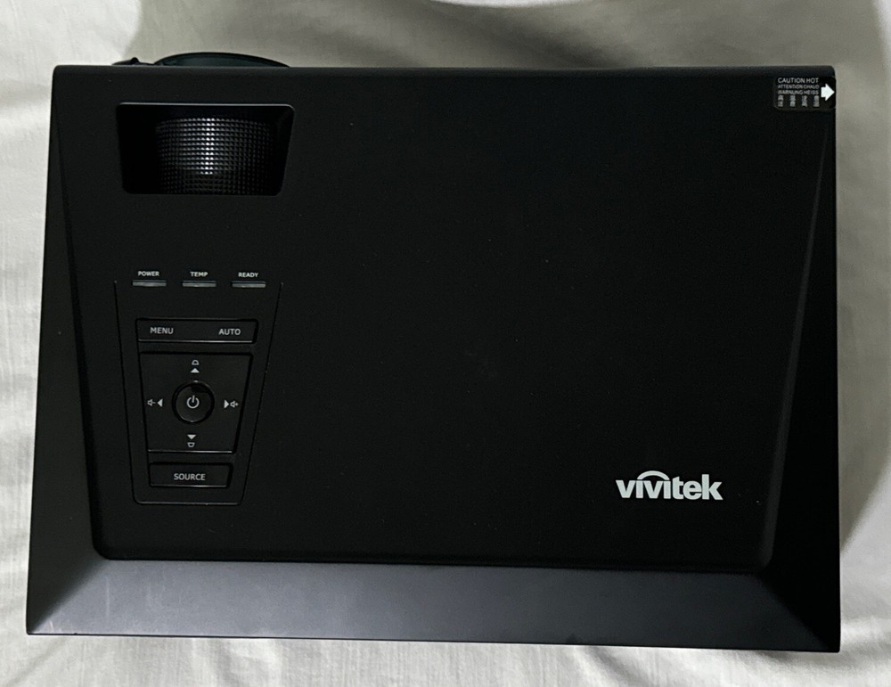 VIVITEK D825MS DLP Projector With Case, Remote, Cables Preowned Tested Works!!