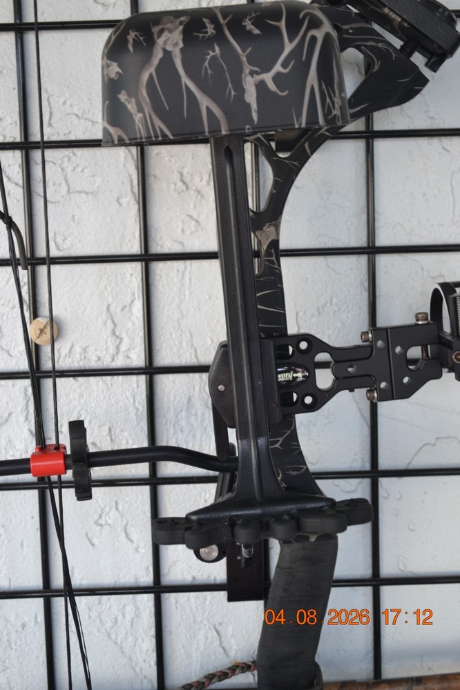 PSE Stinger 3G Compound Bow, Skull Works Camo, great shape