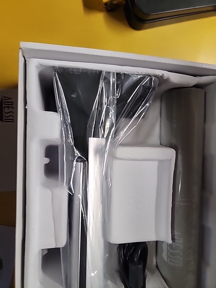 Adesso NuScan 500A 5-Megapixel Auto-Focus Visual Presenter (A4 Size)