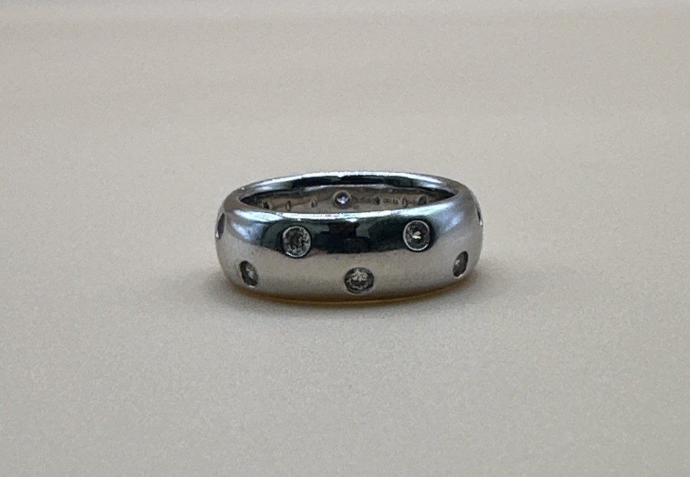 Elegant 925 Sterling Silver CZ Ring /Size 7 ￼