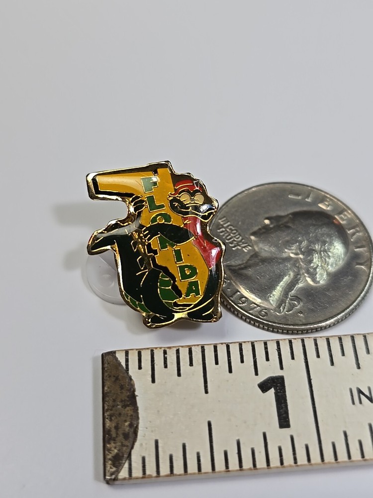 Alligator Hugging Florida Souvenir Lapel Pin Small Size