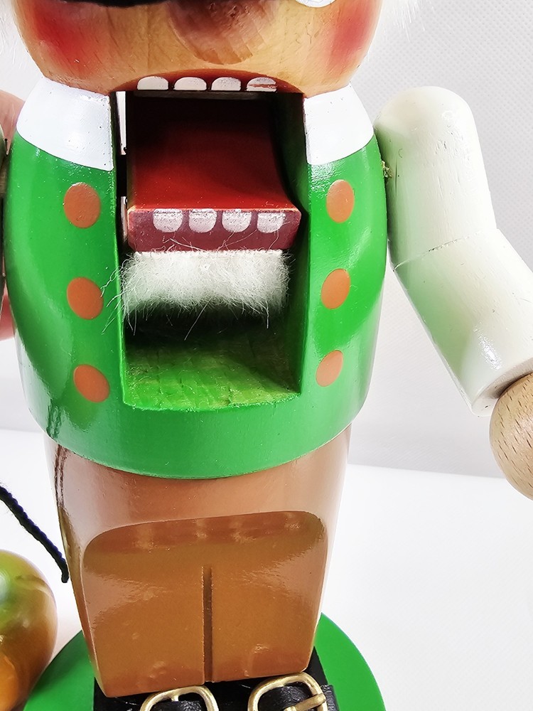 Steinbach German Chubby Pilgrim Carrying Pumpkins 12" Nutcracker Missing Pumpkin