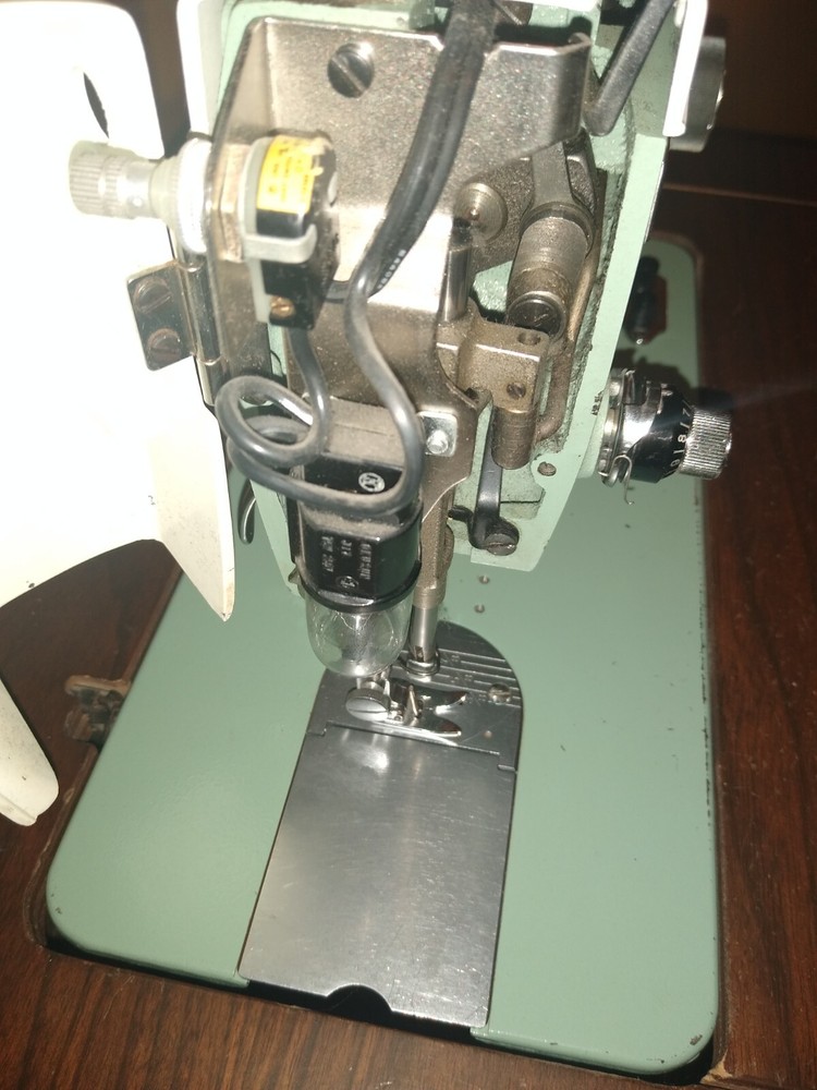 Vintage DRESSMAKER ZIGZAG MODEL 290A