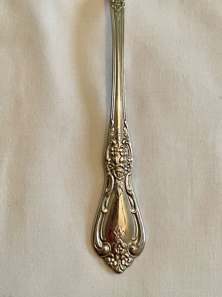 Kennett Square Pie Server Distinction Deluxe Stainless Oneida HH 8-1/2"