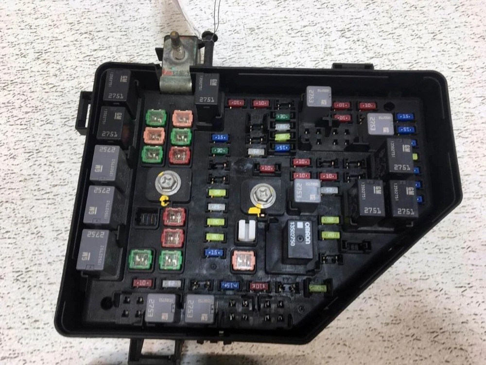 2013-2014 GMC Acadia Engine Fuse Box Assembly OEM