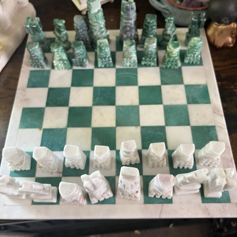Vintage Mexican Onyx Or Mable Chess Set