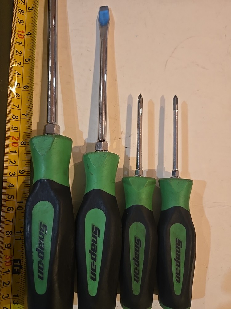 SNAP-ON 10PC GREEN SCREWDRIVER SET Assorted Phillips And Flat Head