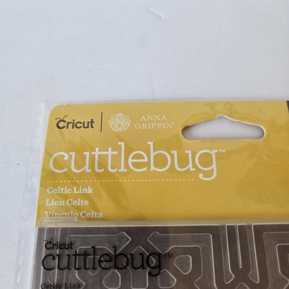 New Anna Griffin Cricut Cuttlebug CELTIC LINK Pattern 5"x7" Embossing Folder