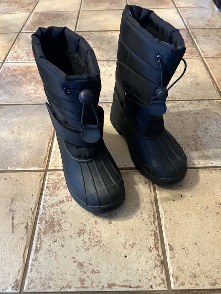 Snowkicks Size 3 Boys Black snow boots
