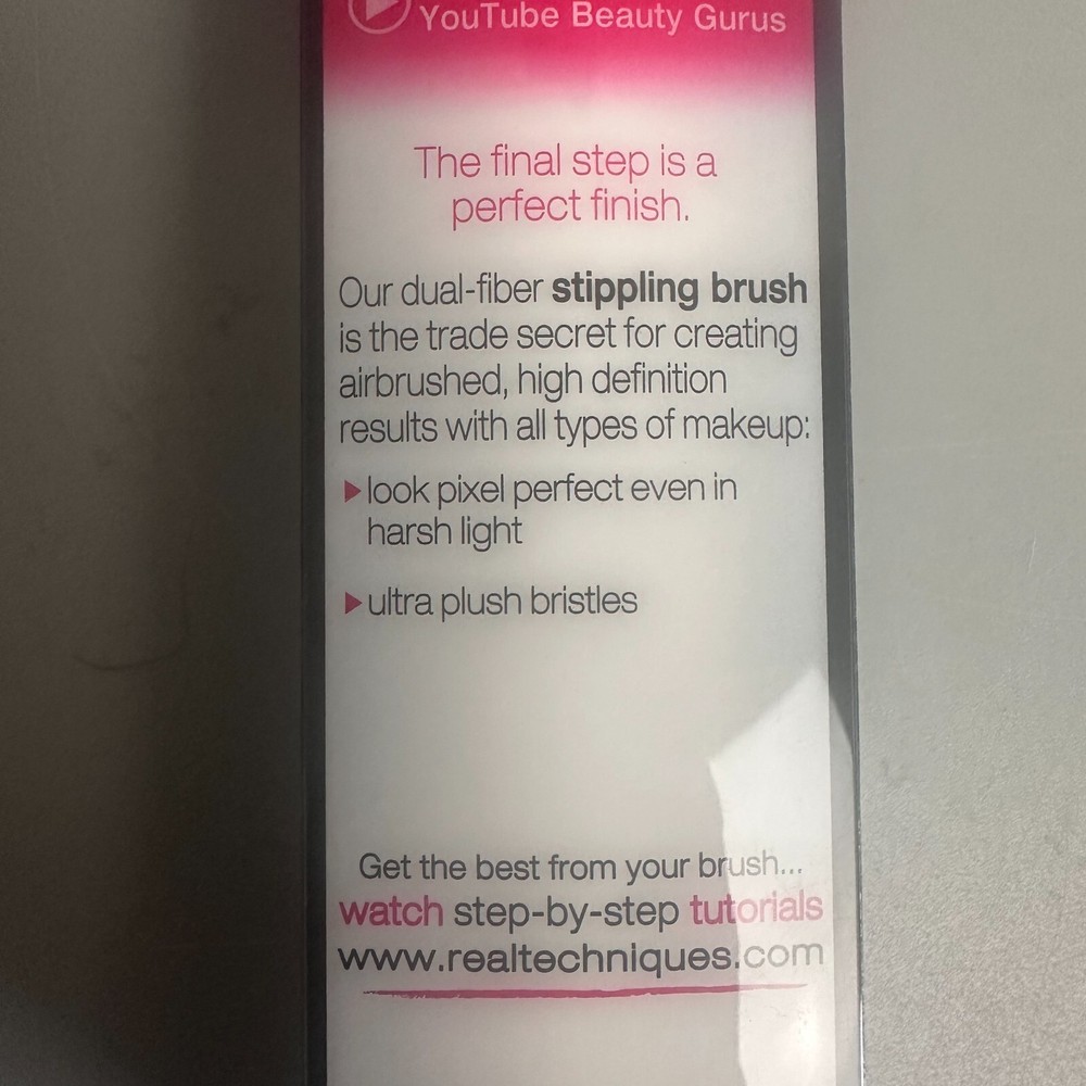 Real Techniques stippling Brush Pink by Sam & Nic Stage makeup high tech