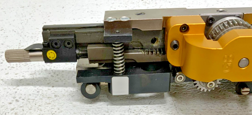 Deluxe Stitcher ISP G8WAHD241/2 G8 Sewing Wire Stitching Head Side-Feed Design