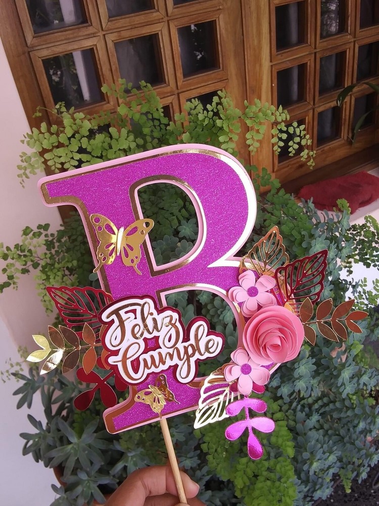 Top cake personalized with your own name 