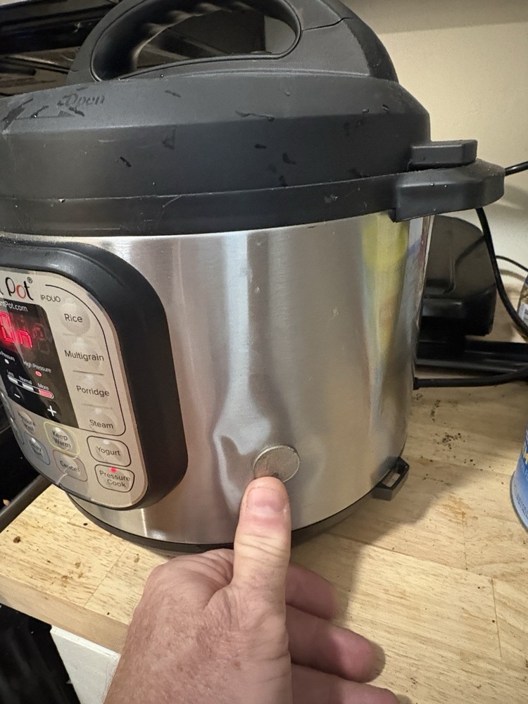 Instant Pot IP-DUO60 V3 6 Quart Programmable Pressure Cooker
