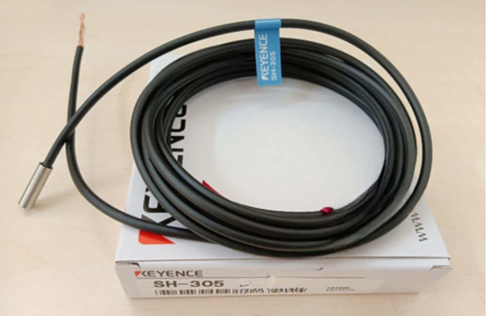 New in box KEYENCE SH-305 Proximity Sensor