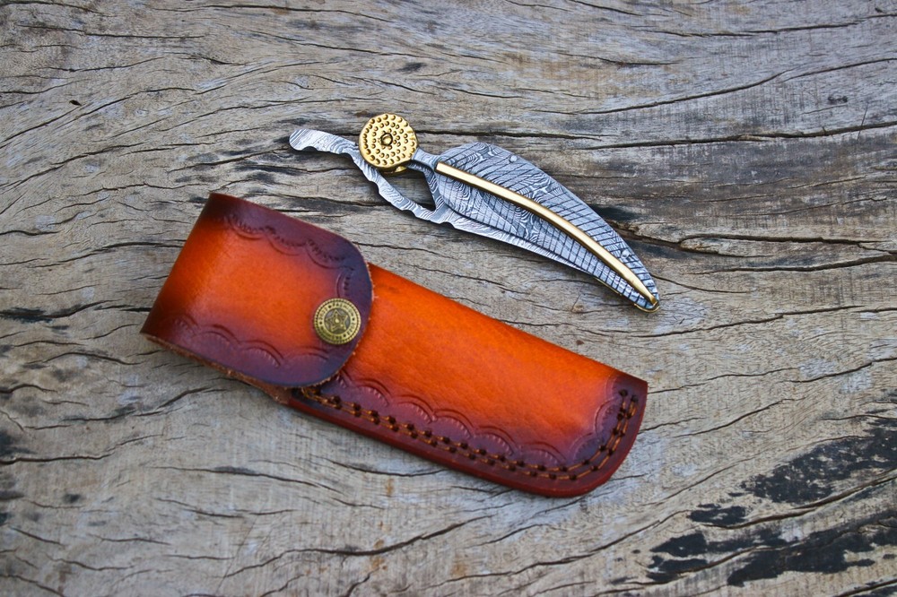 Leaf Design Beautiful handmade Damascus steel folding knife