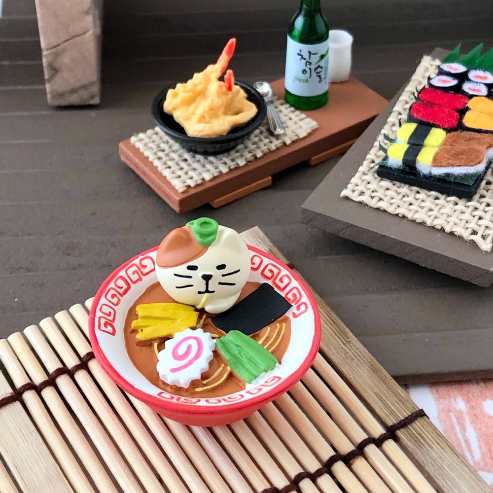 Japanese Ramen Cat / Concombre DECOLE Cat Decor / Hand Painted Cat Decor
