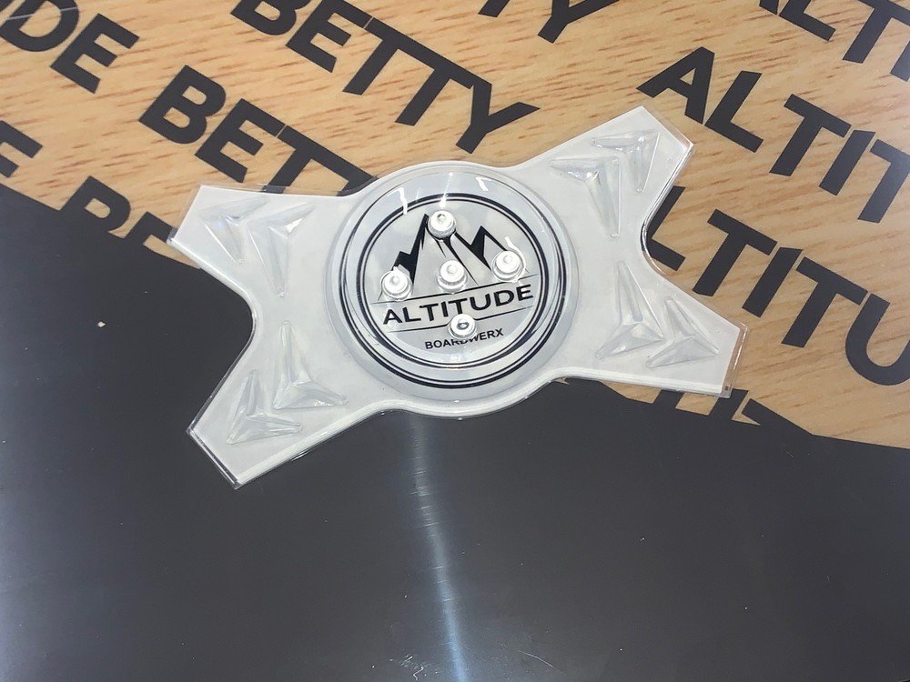 ALTITUDE BOARDWERX "X-SHAPED" SNOWBOARD STOMP PAD (CLEAR) *INCLUDES FREE STICKER
