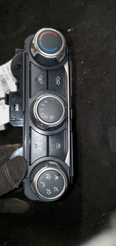 VERSA     2021 Temperature Control 1094956