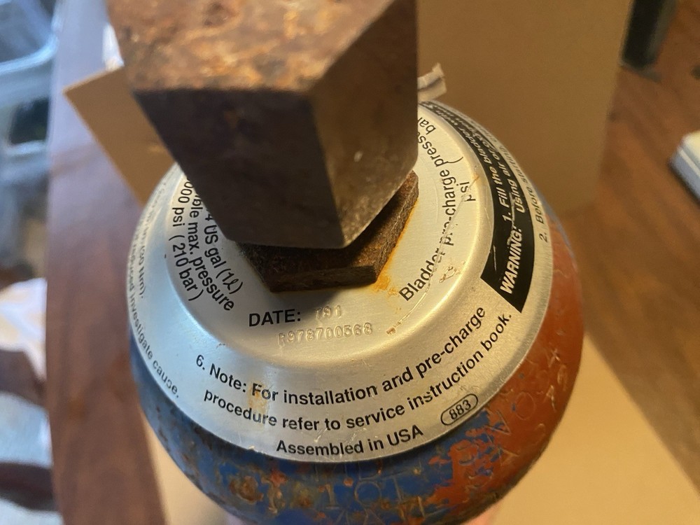 USED BOSCH BLADDER ACCUMULATOR With Valve