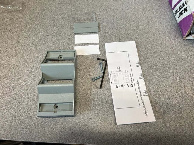 1 EACH WIREMOLD CM-ARA-G ANGLED RACEWAY ADAPTER GRAY