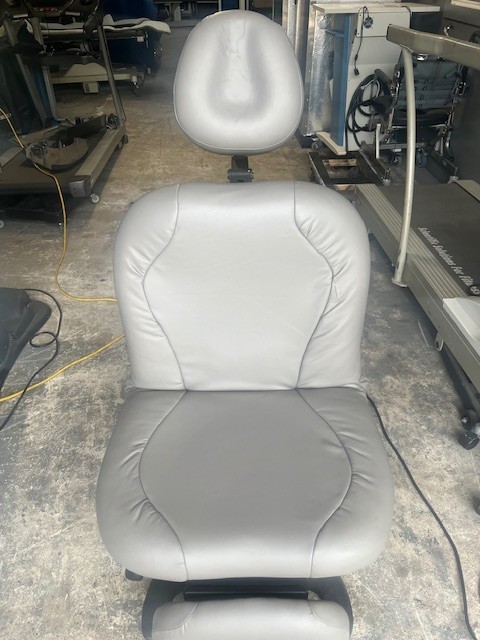Midmark 630 Power Exam Chair