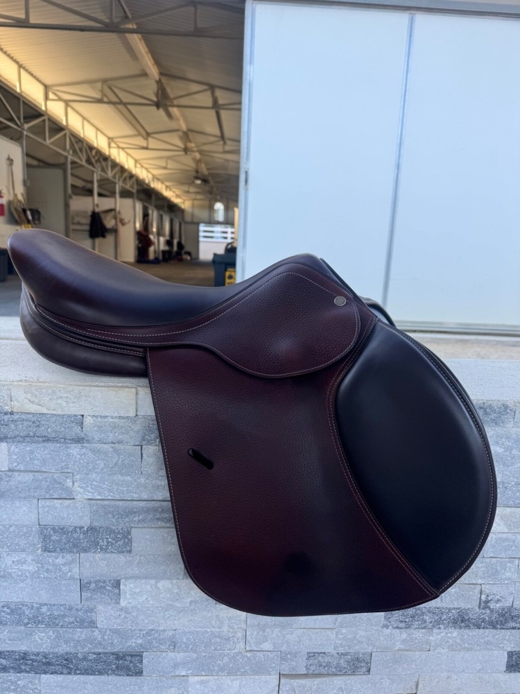 Amerigo Jumping Saddle 17.5 - Medium Wide - Great Condition