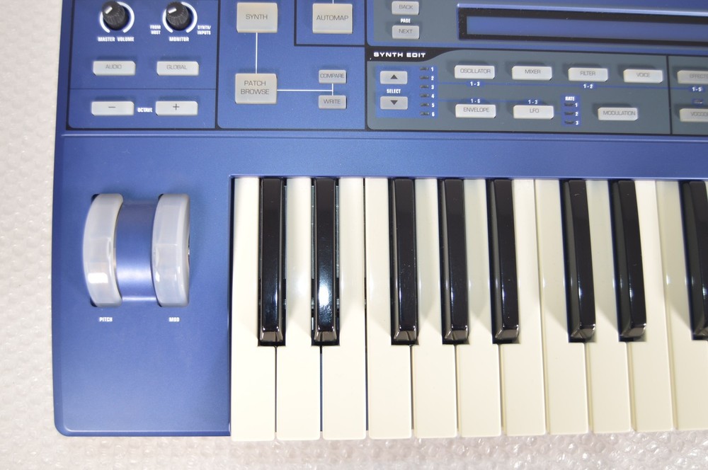 Novation ULTRANOVA Synthesizer Vocoder Blue Keyboard Tested W \ Soft Case Mic