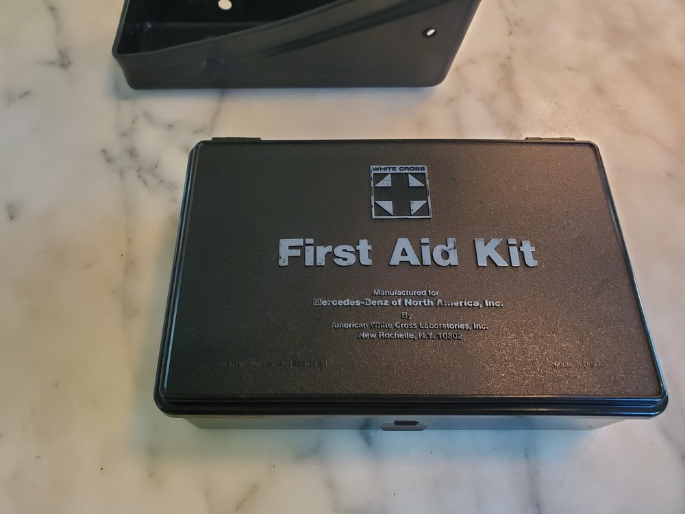 MERCEDES BENZ FIRST AID KIT 107