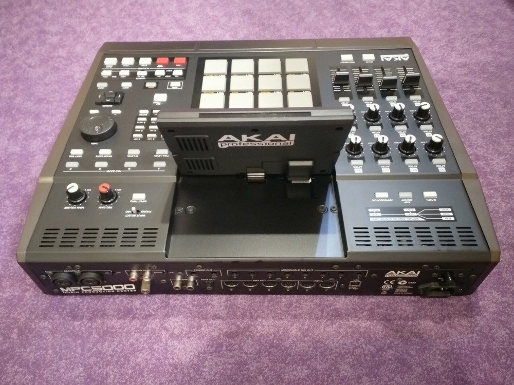 AKAI MPC5000 Music Production Sampler Drum Machine EXCELLENT MAGNIFICANT