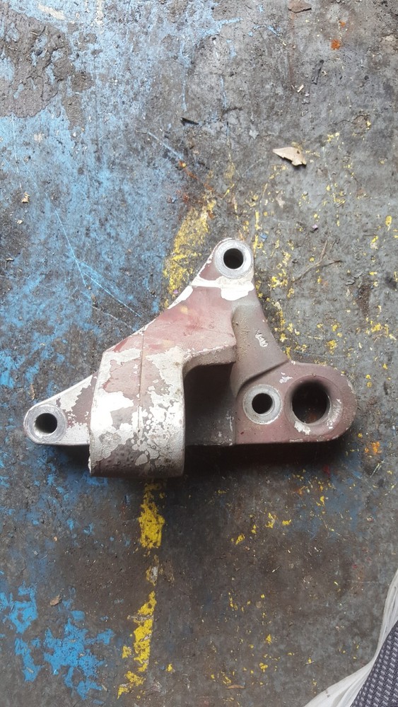 MACK VOLVO D13 ENGINE MOUNTS (Right Side) 20759054