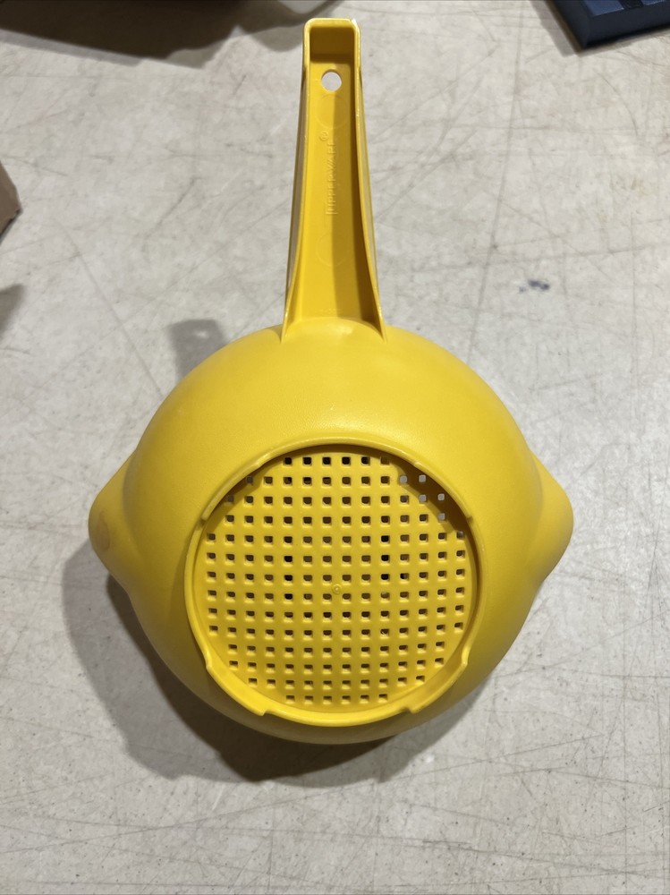 Vintage Tupperware Yellow Colander Strainer With Handle #1200-4 Good Used