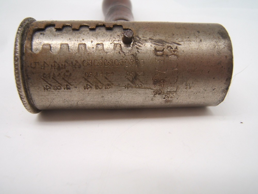 U H CO TORRINGTON CONN. POWDER MEASURE