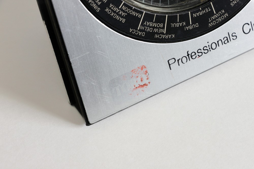 1983 Toro Professionals Club Picco Quartz Desktop Clock
