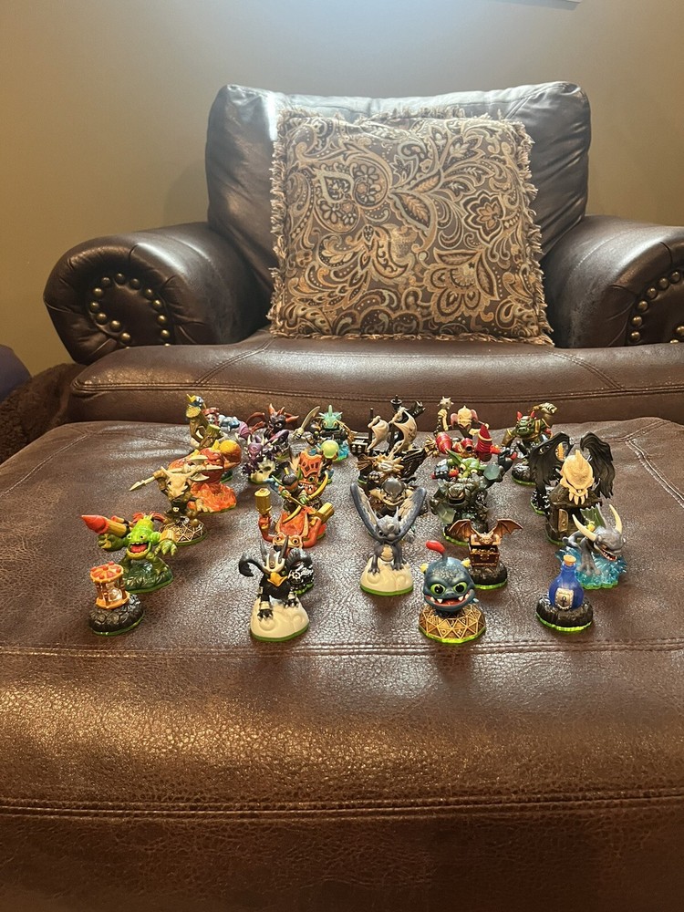 skylanders spyros adventure figures