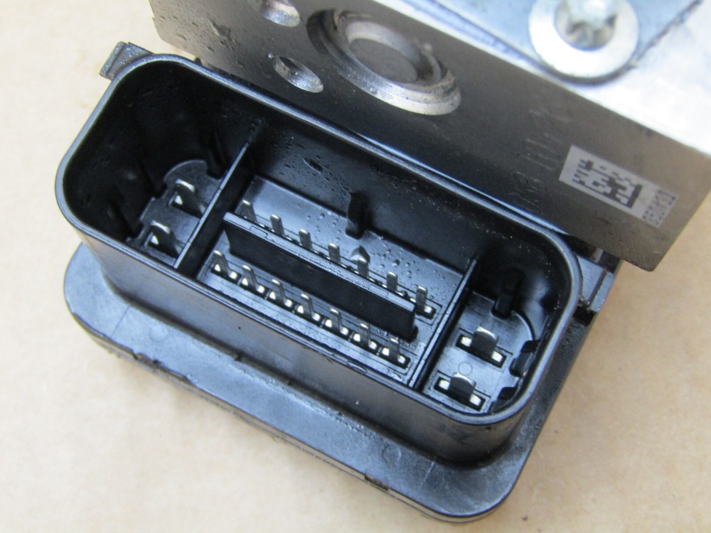 KTM RC 390 2019 ABS pump control unit module (14609)