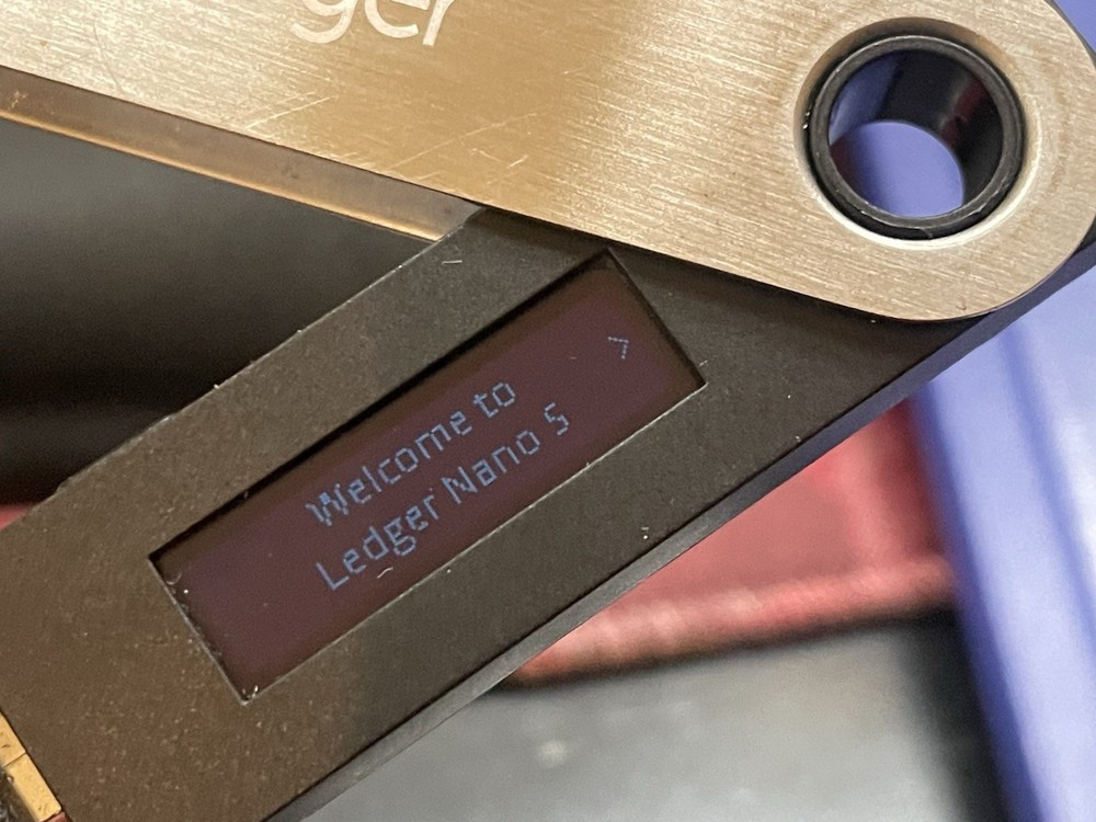 Ledger Nano S Crypto Hardware Wallet