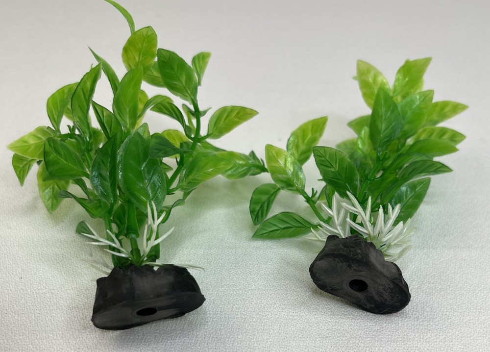 2 PC Xunyee Plastic Aquarium Plants