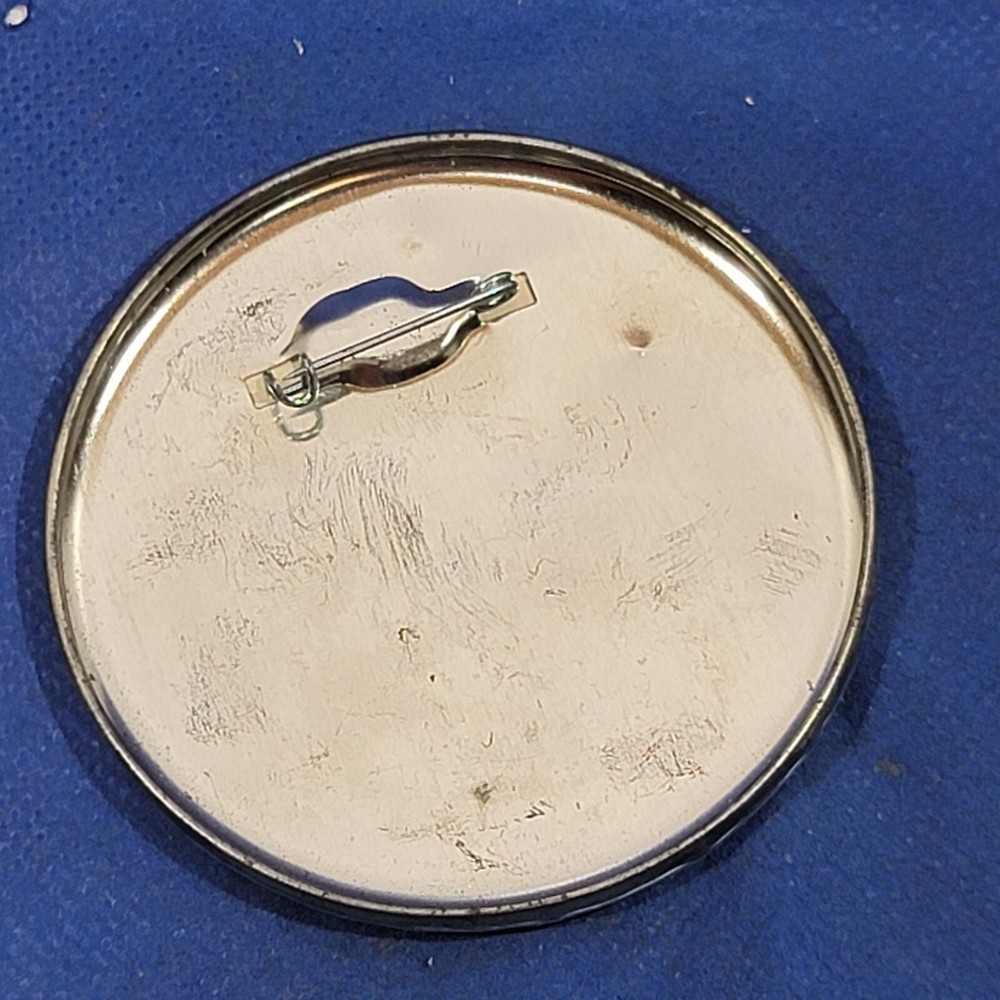 Vintage Migrate To Manitoba Canada pinback Button