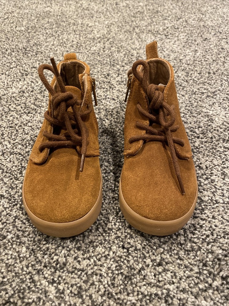 GAP Little Boys Suede Boot Size 8