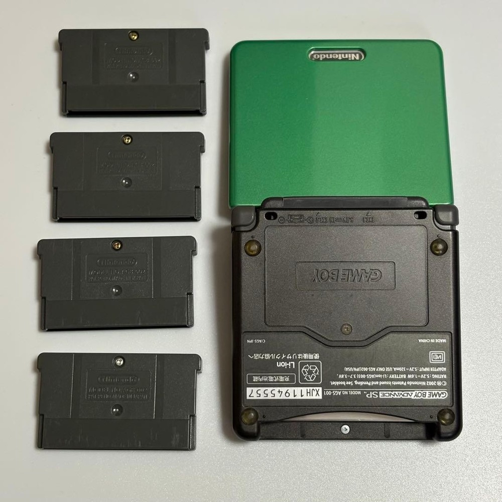 Game Boy Advance SP Green + 4 Games