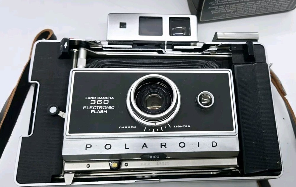 POLAROID Camera 360 Flash with Polaroid Vinyl Case Untested Vintage