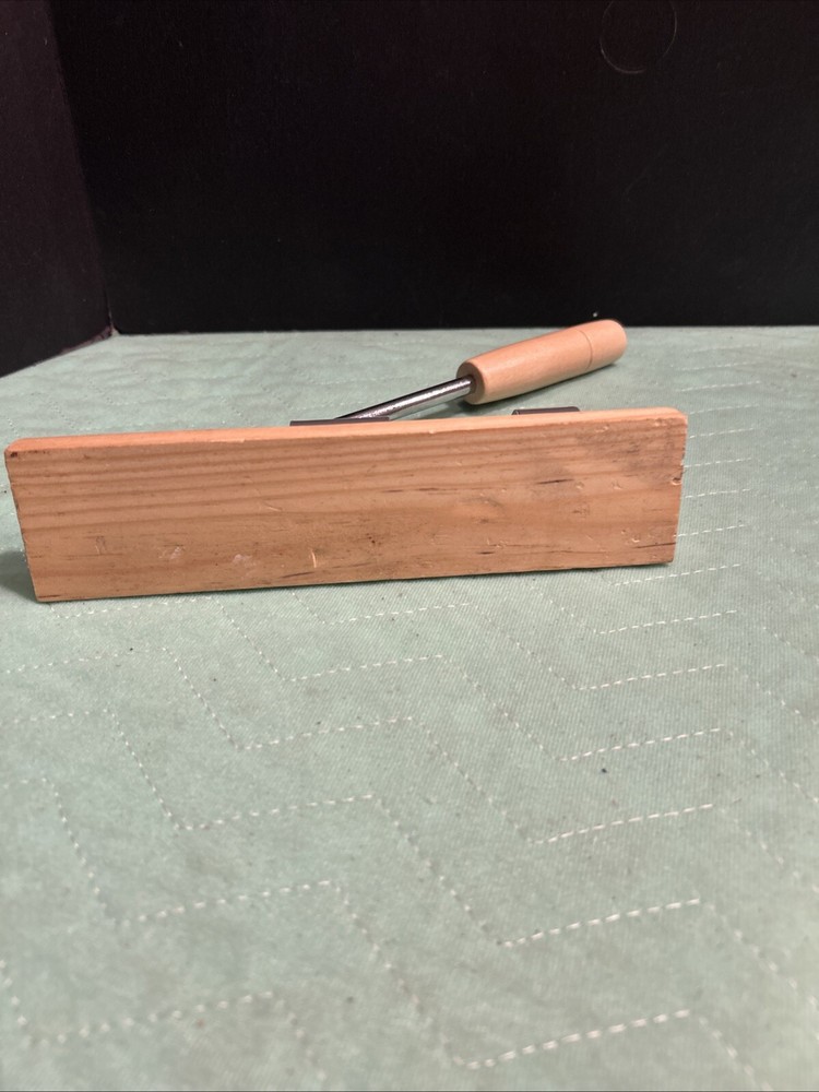 Pecan & Nut cracker Adjustable Pull Down Lever Handle EUC